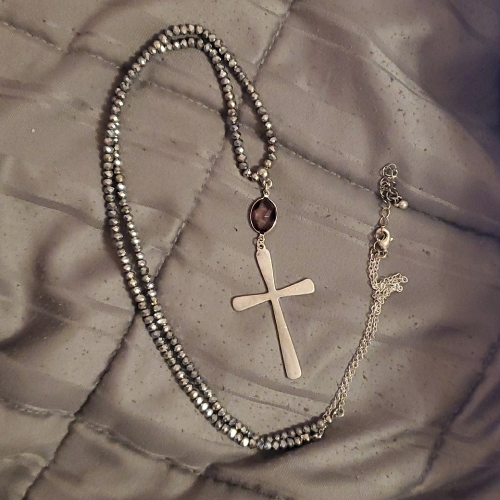 Cross pendent necklace